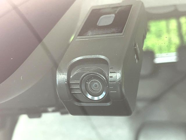 【ドライブレコーダー】ドライブレコーダー装備!走行中はもちろん、あおり運転や事故に遭遇した際、映像で記録し、万一のリスクに備えます。※記録用SDカードはお客様ご自身でご準備いただく必要があります。