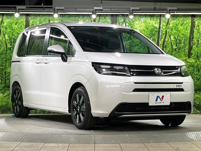 高透明度のガラス皮膜で撥水はもちろん、上質なツヤ・光沢を実現。紫外線や酸性雨から大切な愛車を保護し、色あせ・劣化を防止。「弾スプラッシュコート」、「弾プリミッサコート」からお選びいただけます。