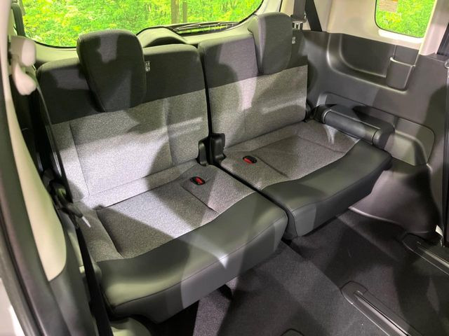 3列目シートはもちろん状態良好☆大人でもゆったりと座って頂けますので、大人数でのお出かけもラクラクです♪ご家族で、気の知れた仲間で、ドライブに行くのが楽しみですね♪