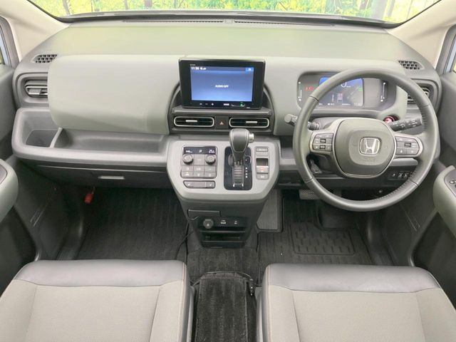 フリード1.5 e:HEV クロスター