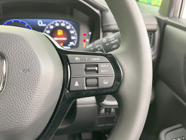 【アダプティブクルーズコントロール】高速道路での長距離走行が楽に!!自動で速度を保つクルーズコントロールが、衝突軽減システムと連携し、前方の車両を感知して車間を保つように速度調節してくれます!!
