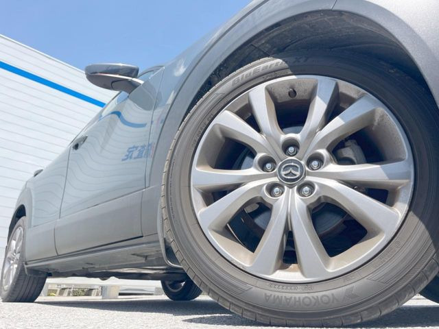 �y�����A���~�z�C�[���z�O�ςɃ}�b�`���������A���~�z�C�[���𑕒����Ă���܂��B�e��ЊO�A���~�z�C�[����A�X�^�b�h���X�^�C�����戵�����Ă���܂��B���񂲑��k����������