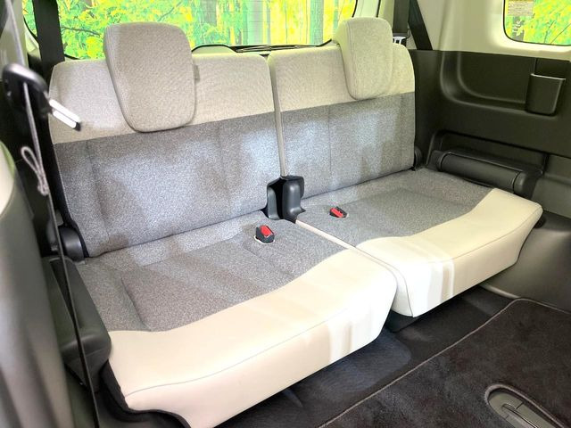 3列目シートはもちろん状態良好☆大人でもゆったりと座って頂けますので、大人数でのお出かけもラクラクです♪ご家族で、気の知れた仲間で、ドライブに行くのが楽しみですね♪