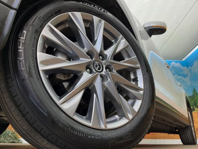 �y����19�C���`�A���~�z�C�[���z�O�ςɃ}�b�`���������A���~�z�C�[���𑕒����Ă���܂��B�e��ЊO�A���~�z�C�[����A�X�^�b�h���X�^�C�����戵�����Ă���܂��B���񂲑��k����������