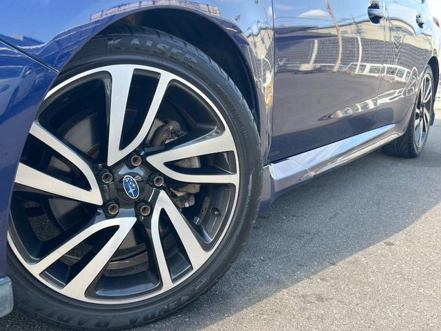 �y18�C���`�A���~�z�C�[���z�O�ςɃ}�b�`�����A���~�z�C�[���𑕒����Ă���܂��B�e��A���~�z�C�[����A�X�^�b�h���X�^�C�����戵�����Ă���܂��B���񂲑��k����������