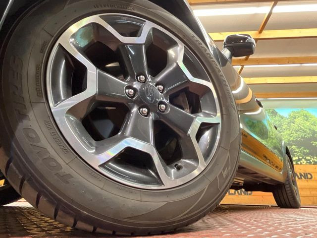 �y����17�C���`�A���~�z�C�[���z�O�ςɃ}�b�`���������A���~�z�C�[���𑕒����Ă���܂��B�e��ЊO�A���~�z�C�[����A�X�^�b�h���X�^�C�����戵�����Ă���܂��B���񂲑��k����������