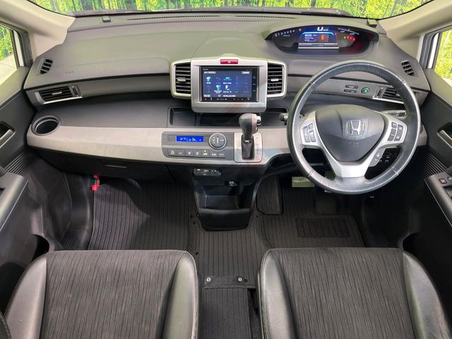 フリードハイブリッド1.5 プレミアムエディション