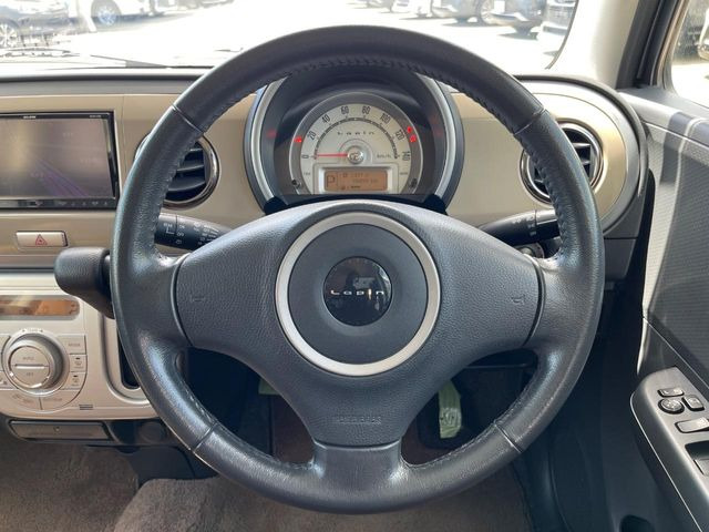 �y�����v�����X�e�A�����O�z�㎿�Ȋv���g�p���邱�ƂŁA��ɂ����������݂ƂĂ��^�]���₷���n���h���ł���
