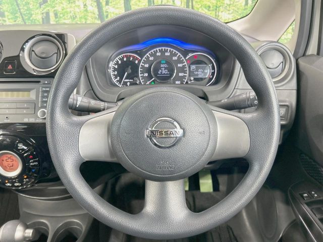 �C���e���A�ɍ��킹���f�U�C���̃X�e�A�����O�́A�^�]�������̂��Ƃ��l���A�^�]���₷���`��A�傫���ł��B�����x�A���ۂɐG���Ă��m���߂��������B
