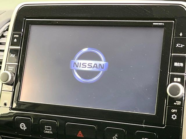 【メーカー純正ナビ】インテリアに溶け込むスタイリッシュな「専用設計」メーカーナビを装備♪視認性や操作性など基本性能にも優れ、より上質なカーライフをお楽しみいただけます。