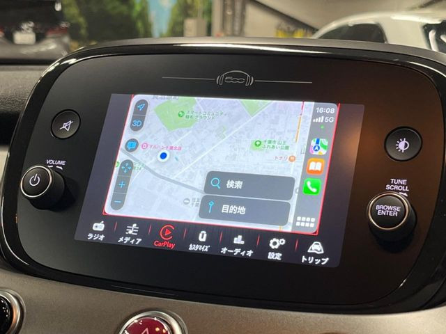 ��Apple Carplay�Ή��w��������iPhone���f�B�X�v���C�ƘA�g���A�i�r�Q�[�V�����Ȃǂ̓���̃A�v�����g�p�\�ƂȂ�܂��B�x