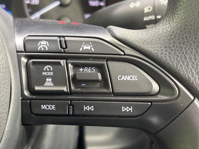 【レーダークルーズコントロール】高速道路での長距離走行が楽に!!自動で速度を保つクルーズコントロールが、衝突軽減システムと連携し、前方の車両を感知して車間を保つように速度調節してくれます!!