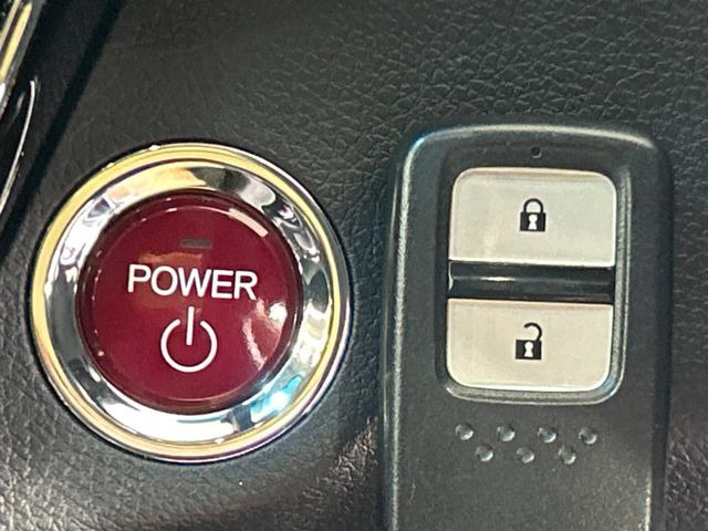 �yHonda�X�}�[�g�L�[�z�J�o����|�P�b�g�ɓ��ꂽ�܂܂ł��h�A�̎{���E�������\�ȃX�}�[�g�L�[�𑕔��B�G���W���̃I���E�I�t�����J�M�����o���K�v����������Ƃ��Ă��֗��ł���