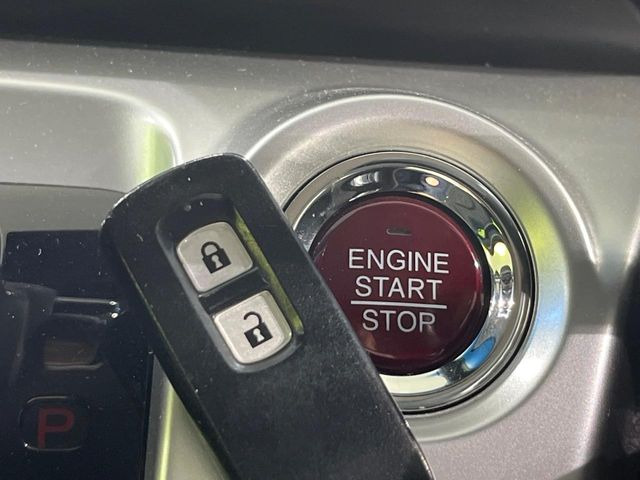 �yHonda�X�}�[�g�L�[�z�J�o����|�P�b�g�ɓ��ꂽ�܂܂ł��h�A�̎{���E�������\�ȃX�}�[�g�L�[�𑕔��B�G���W���̃I���E�I�t�����J�M�����o���K�v����������Ƃ��Ă��֗��ł���