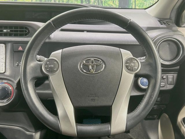 �C���e���A�ɍ��킹���f�U�C���̃X�e�A�����O�́A�^�]�������̂��Ƃ��l���A�^�]���₷���`��A�傫���ł��B�����x�A���ۂɐG���Ă��m���߂��������B