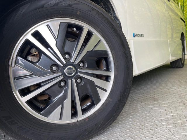 �y����15�C���`�A���~�z�C�[���z�O�ςɃ}�b�`���������A���~�z�C�[���𑕒����Ă���܂��B�e��ЊO�A���~�z�C�[����A�X�^�b�h���X�^�C�����戵�����Ă���܂��B���񂲑��k����������