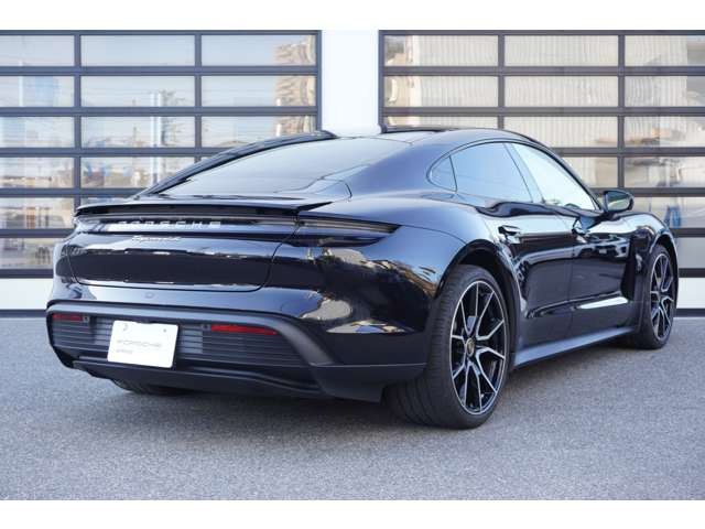 タイカン4S パフォーマンスバッテリー プラス 4+1シート 4WD