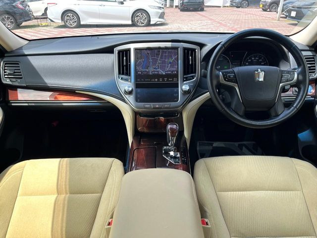 クラウンハイブリッド 2.5 ロイヤルサルーンG