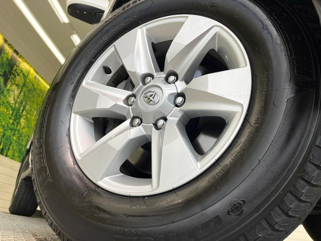 �y����17�C���`�A���~�z�C�[���z�O�ςɃ}�b�`���������A���~�z�C�[���𑕒����Ă���܂��B�e��ЊO�A���~�z�C�[����A�X�^�b�h���X�^�C�����戵�����Ă���܂��B���񂲑��k����������
