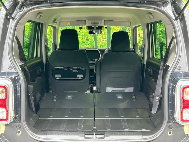 後席を格納すると、これだけの広さが!シーンに合わせたシートアレンジで、大きな荷物も積むことが出来ます♪
