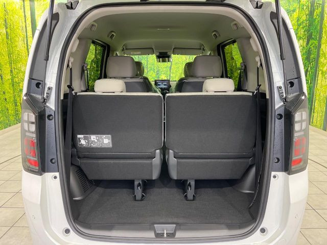 普段のお買い物や通勤、送迎等に十分な荷室スペースを確保しております。セカンドシートを倒すと、大きな荷物の積載も可能です♪