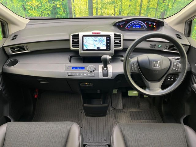 フリード1.5 G プレミアムエディション