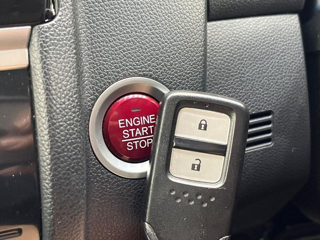 �yHonda�X�}�[�g�L�[�z�J�o����|�P�b�g�ɓ��ꂽ�܂܂ł��h�A�̎{���E�������\�ȃX�}�[�g�L�[�𑕔��B�G���W���̃I���E�I�t�����J�M�����o���K�v����������Ƃ��Ă��֗��ł���