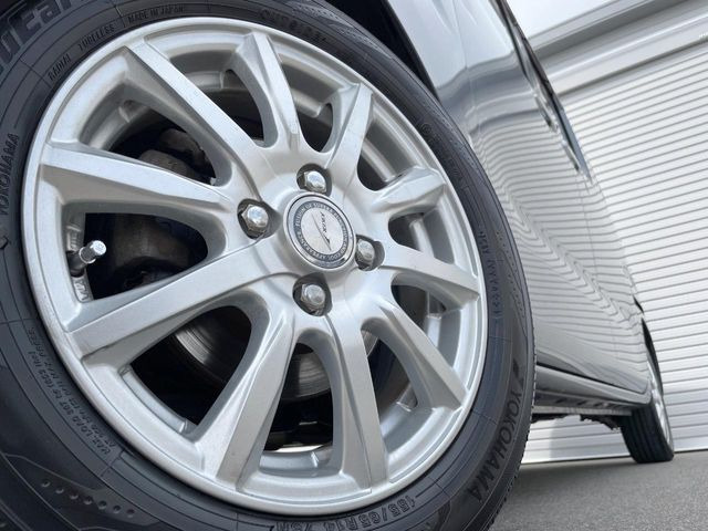 �y14�C���`�A���~�z�C�[���z�O�ςɃ}�b�`�����A���~�z�C�[���𑕒����Ă���܂��B�e��A���~�z�C�[����A�X�^�b�h���X�^�C�����戵�����Ă���܂��B���񂲑��k����������