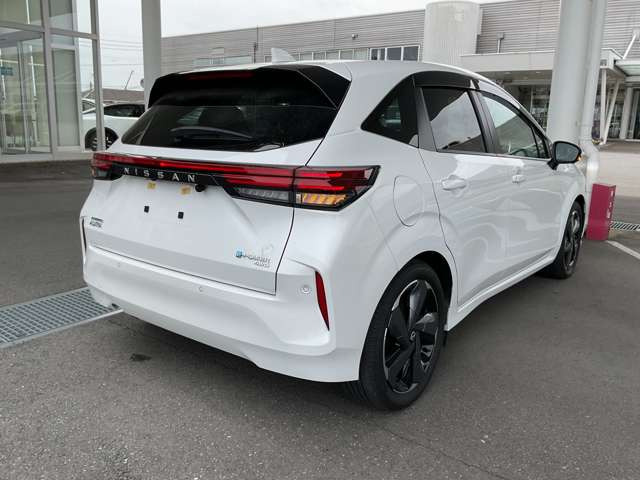 ノートオーラ1.2 G FOUR レザーエディション 4WD