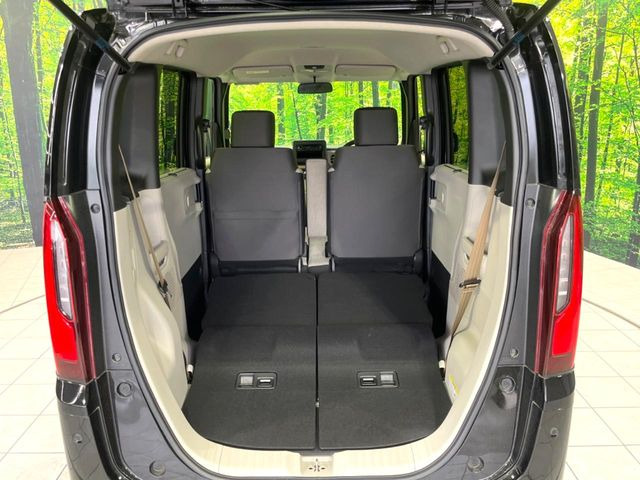 普段のお買い物や通勤、送迎等に十分な荷室スペースを確保しております。セカンドシートを倒すと、大きな荷物の積載も可能です♪