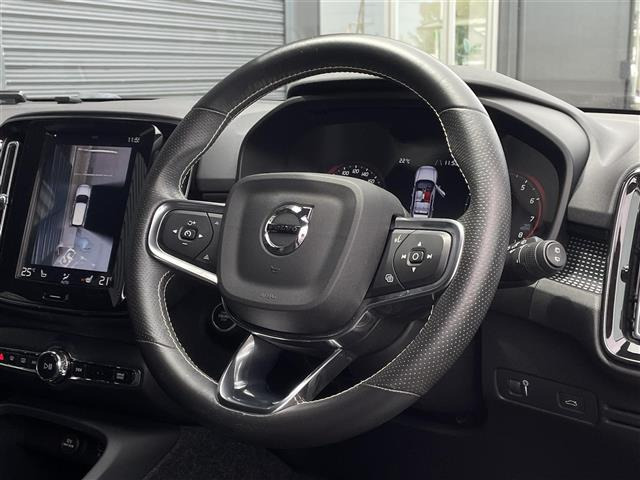 XC40B4 AWD Rデザイン 4WD