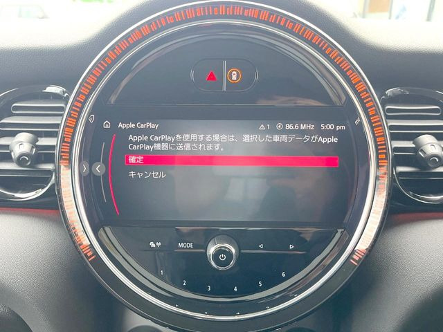 ��Apple Car Play:�X�}�z�Ƃ̗L���ڑ��ŁA�i�r�E�I�[�f�B�I�Đ��ȂǃX�}�z�̃A�v���@�\����ʂł��g����֗��@�\�ł�!