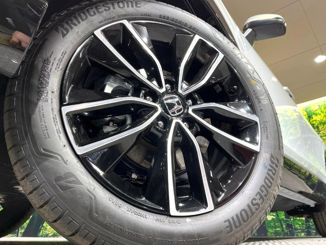 �y�����A���~�z�C�[���z�O�ςɃ}�b�`���������A���~�z�C�[���𑕒����Ă���܂��B�e��ЊO�A���~�z�C�[����A�X�^�b�h���X�^�C�����戵�����Ă���܂��B���񂲑��k����������