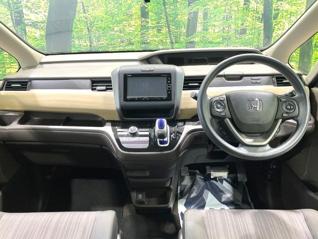 フリードハイブリッド