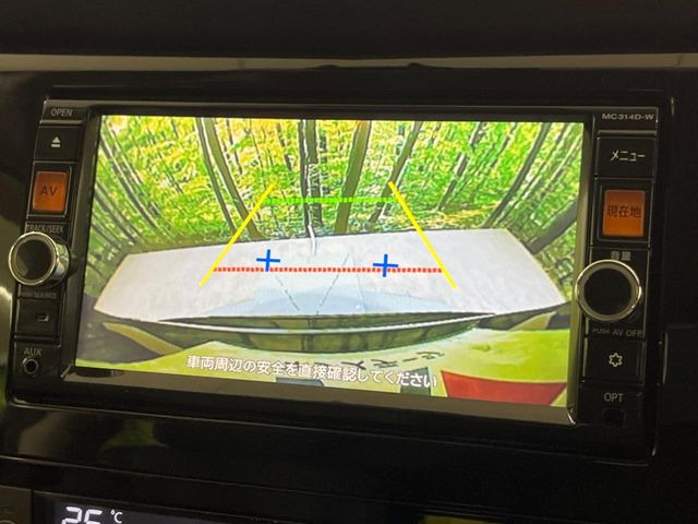 【バックカメラ】駐車時に後方がリアルタイム映像で確認できます。大型商業施設や立体駐車場での駐車時や、夜間のバック時に大活躍!運転スキルに関わらず、今や必須となった装備のひとつです!