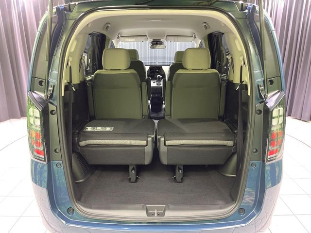 普段のお買い物や通勤、送迎等に十分な荷室スペースを確保しております。セカンドシートを倒すと、大きな荷物の積載も可能です♪