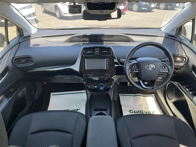 プリウス1.8 S セーフティ プラスII E-Four 4WD