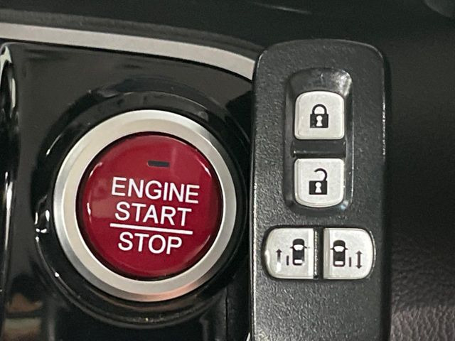 �yHonda�X�}�[�g�L�[�z�J�o����|�P�b�g�ɓ��ꂽ�܂܂ł��h�A�̎{���E�������\�ȃX�}�[�g�L�[�𑕔��B�G���W���̃I���E�I�t�����J�M�����o���K�v����������Ƃ��Ă��֗��ł���
