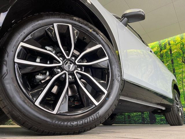 �y����18�C���`�A���~�z�C�[���z�O�ςɃ}�b�`���������A���~�z�C�[���𑕒����Ă���܂��B�e��ЊO�A���~�z�C�[����A�X�^�b�h���X�^�C�����戵�����Ă���܂��B���񂲑��k����������