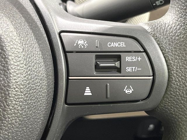 【アダプティブクルーズコントロール】高速道路での長距離走行が楽に!!自動で速度を保つクルーズコントロールが、衝突軽減システムと連携し、前方の車両を感知して車間を保つように速度調節してくれます!!