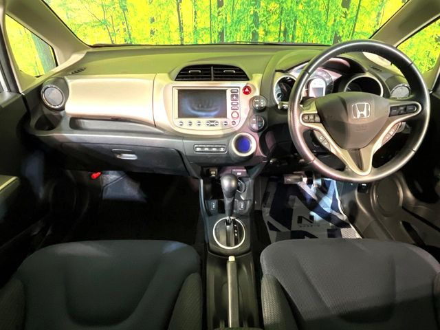 フィットハイブリッド1.3 ナビプレミアムセレクション