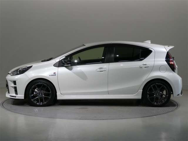 アクア1.5 G GRスポーツ・17インチパッケージ