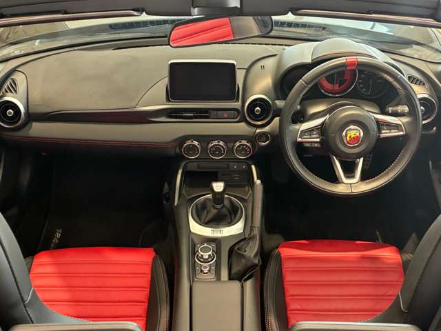 アバルト124スパイダー1.4