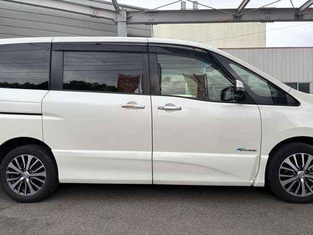 セレナ2.0 ハイウェイスター Vセレクション+Safety II S-HYBRID