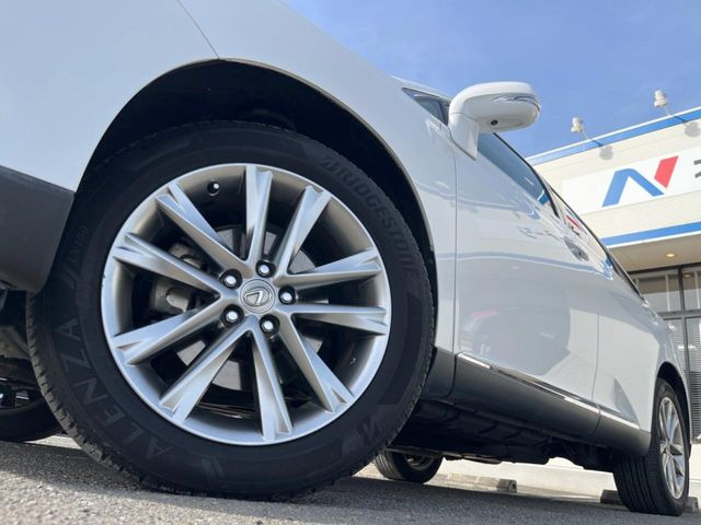 �y����19�C���`�A���~�z�C�[���z�O�ςɃ}�b�`���������A���~�z�C�[���𑕒����Ă���܂��B�e��ЊO�A���~�z�C�[����A�X�^�b�h���X�^�C�����戵�����Ă���܂��B���񂲑��k����������
