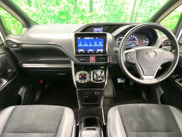 ヴォクシー1.8 ハイブリッド ZS 煌III