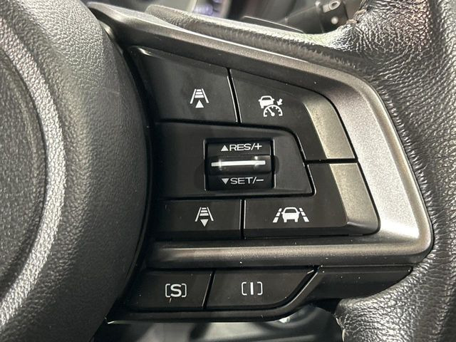 【全車速追従機能付クルーズコントロール】高速道路での長距離走行が楽に!!自動で速度を保つクルーズコントロールが、衝突軽減システムと連携し、前方の車両を感知して車間を保つように速度調節してくれます!!