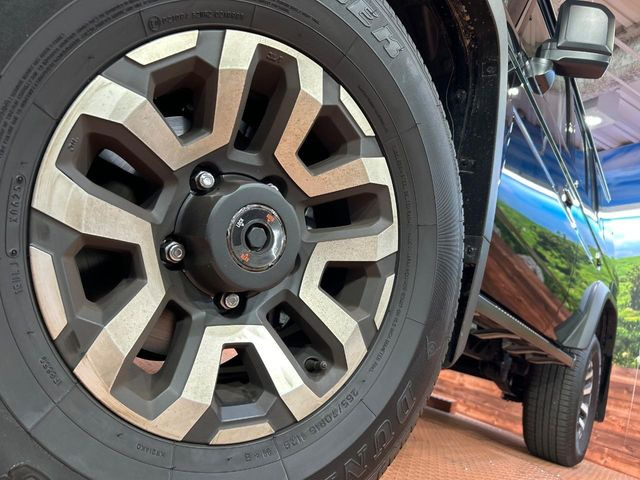 �y����16�C���`�A���~�z�C�[���z�O�ςɃ}�b�`���������A���~�z�C�[���𑕒����Ă���܂��B�e��ЊO�A���~�z�C�[����A�X�^�b�h���X�^�C�����戵�����Ă���܂��B���񂲑��k����������