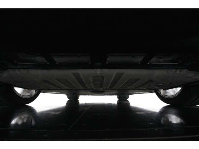 <��v����> 3.0L �����Ό�6�C��DOHC�c�C���^�[�{�A370ps/45.9kgm�A�S��&times;�S��&times;�S��mm 4499&times;1852&times;1288mm�A�ԗ��d�� 1620kg