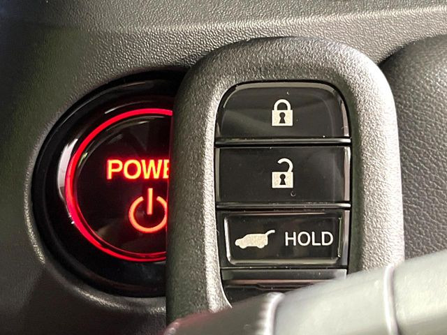 �yHonda�X�}�[�g�L�[�z�J�o����|�P�b�g�ɓ��ꂽ�܂܂ł��h�A�̎{���E�������\�ȃX�}�[�g�L�[�𑕔��B�G���W���̃I���E�I�t�����J�M�����o���K�v����������Ƃ��Ă��֗��ł���